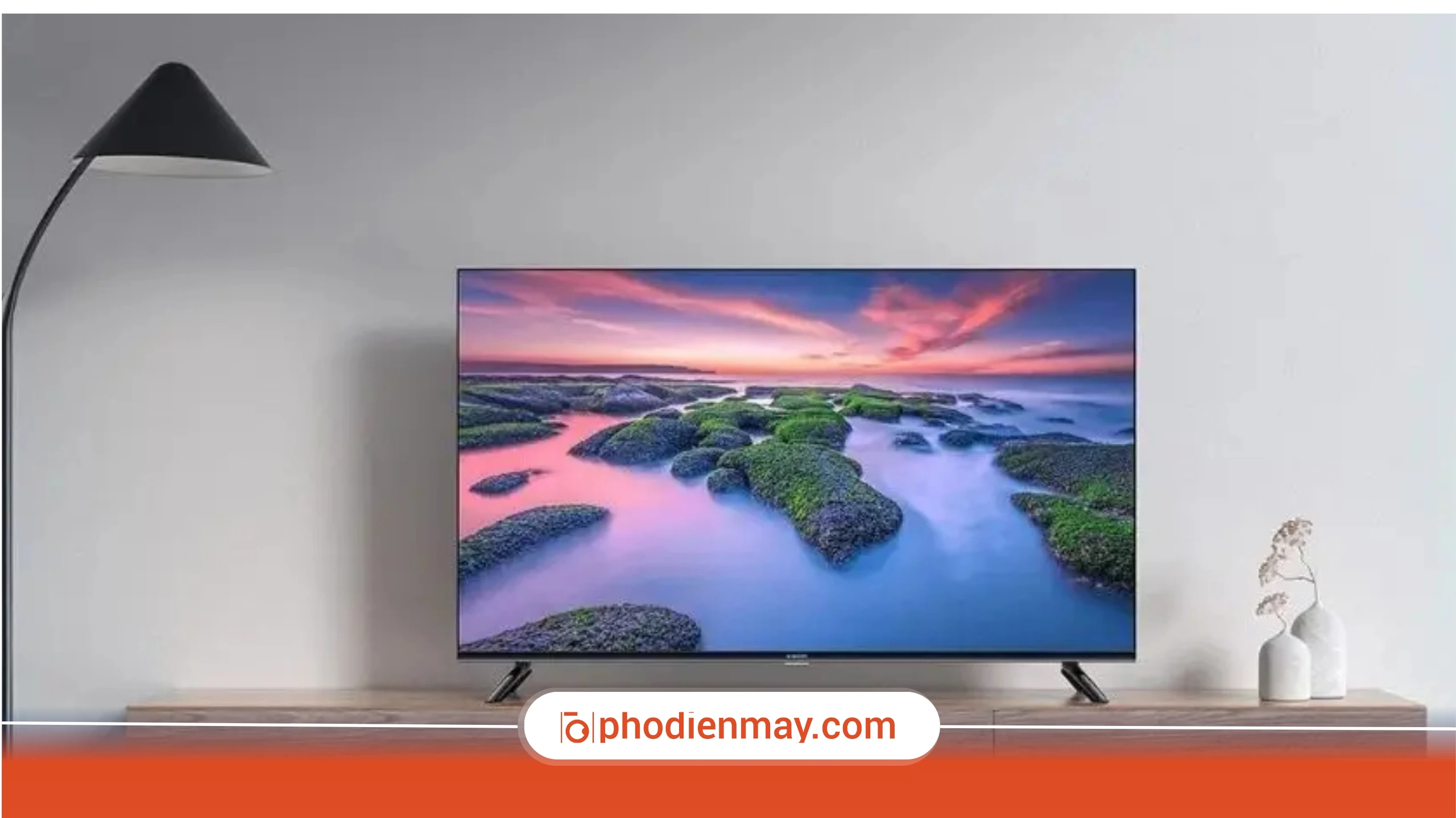 Tivi treo tường hay để bàn