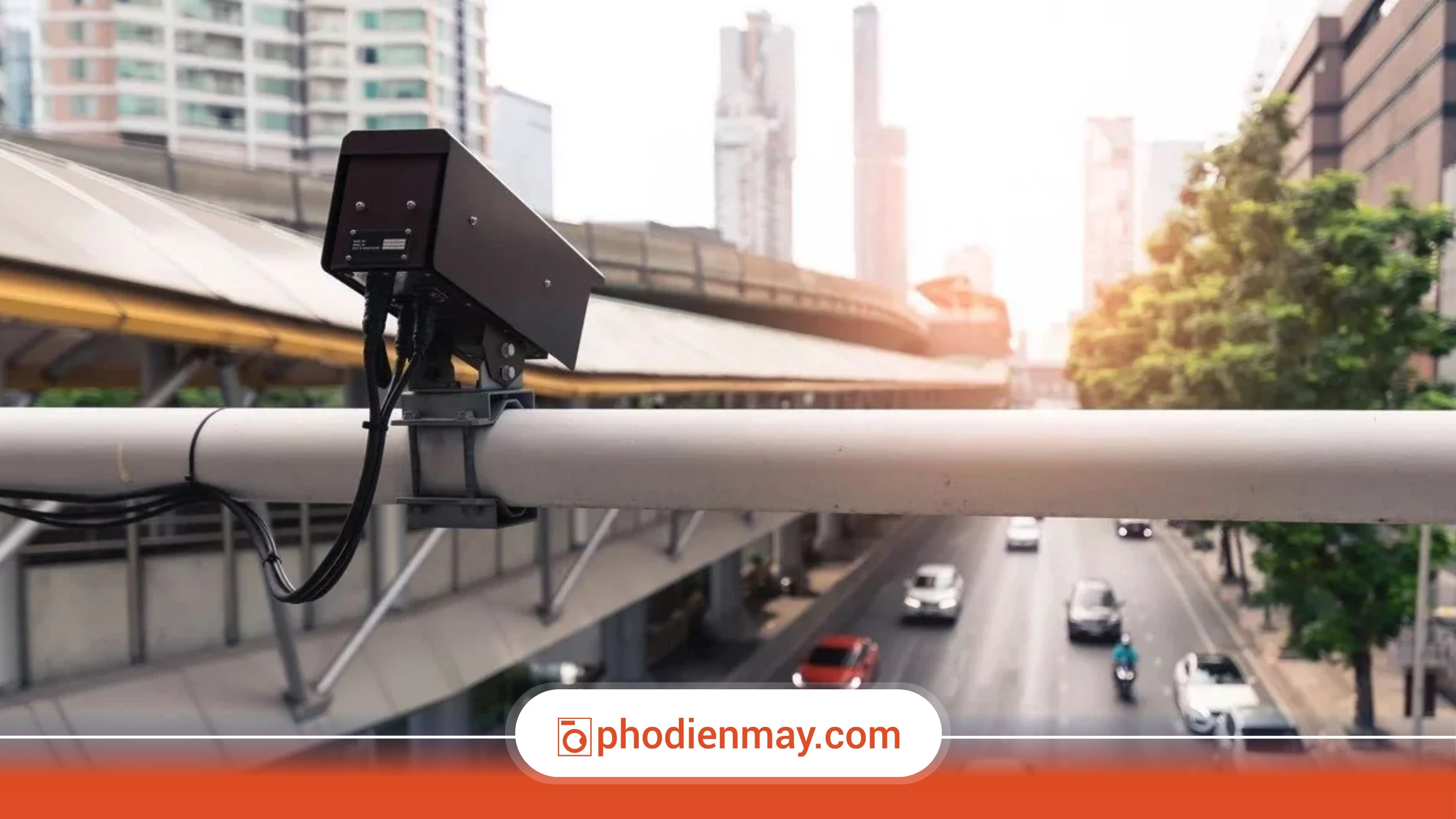 camera giám sát, lắp đặt camera an toàn, cố định camera trên cao, camera Phố Điện Máy
