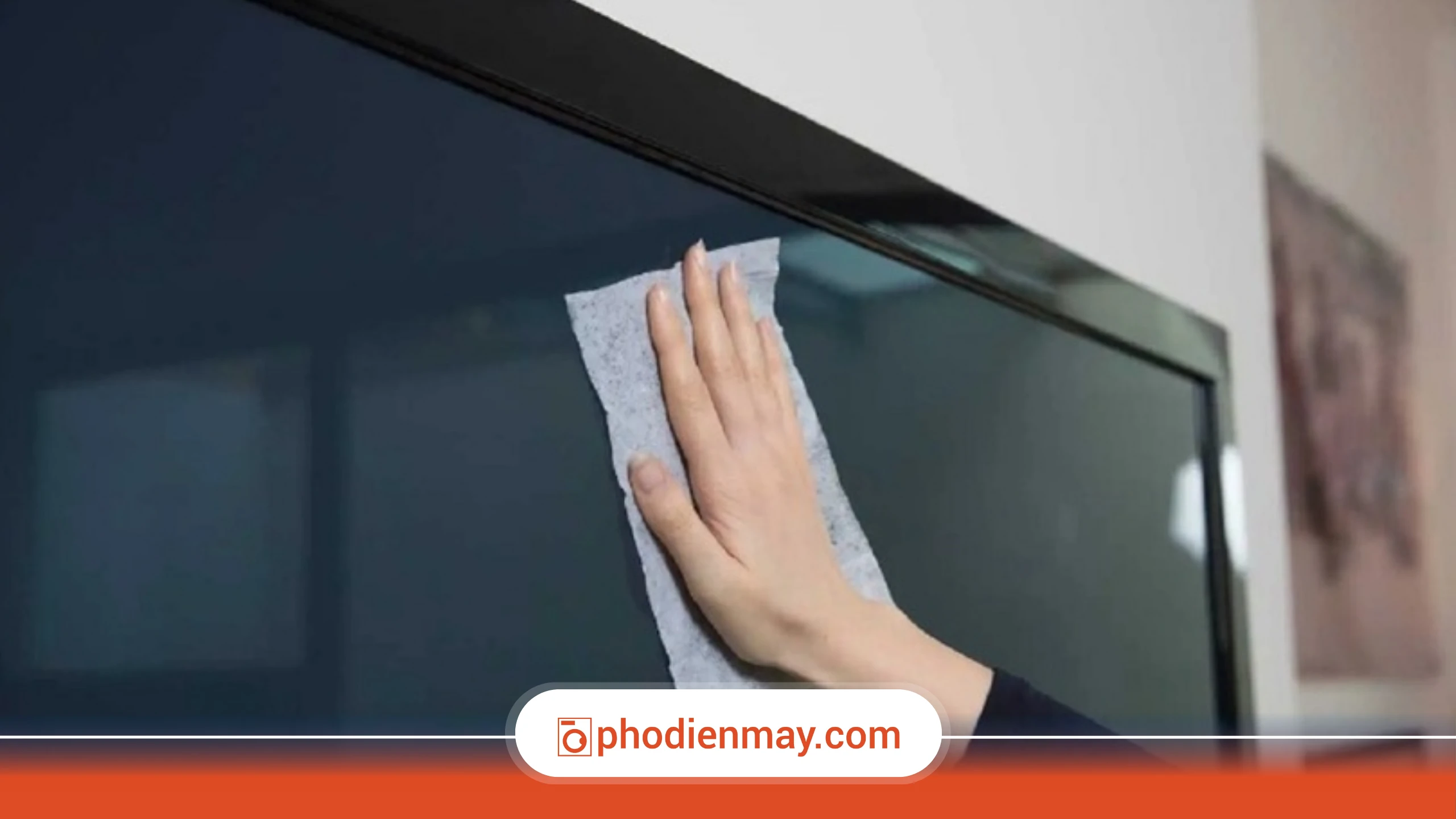 vệ sinh tivi cũ, cách vệ sinh tivi, làm sạch màn hình tivi, Phố Điện Máy
