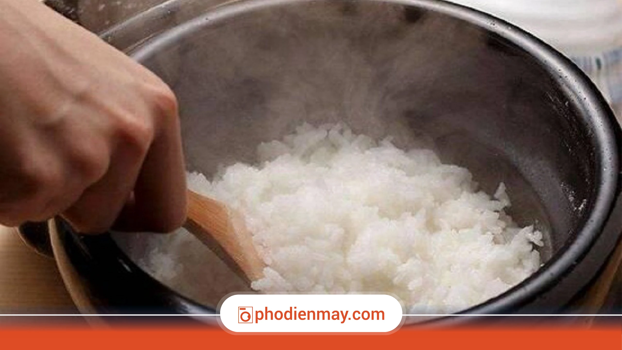 Vì sao cơm nấu bằng nồi cơm điện không ngon