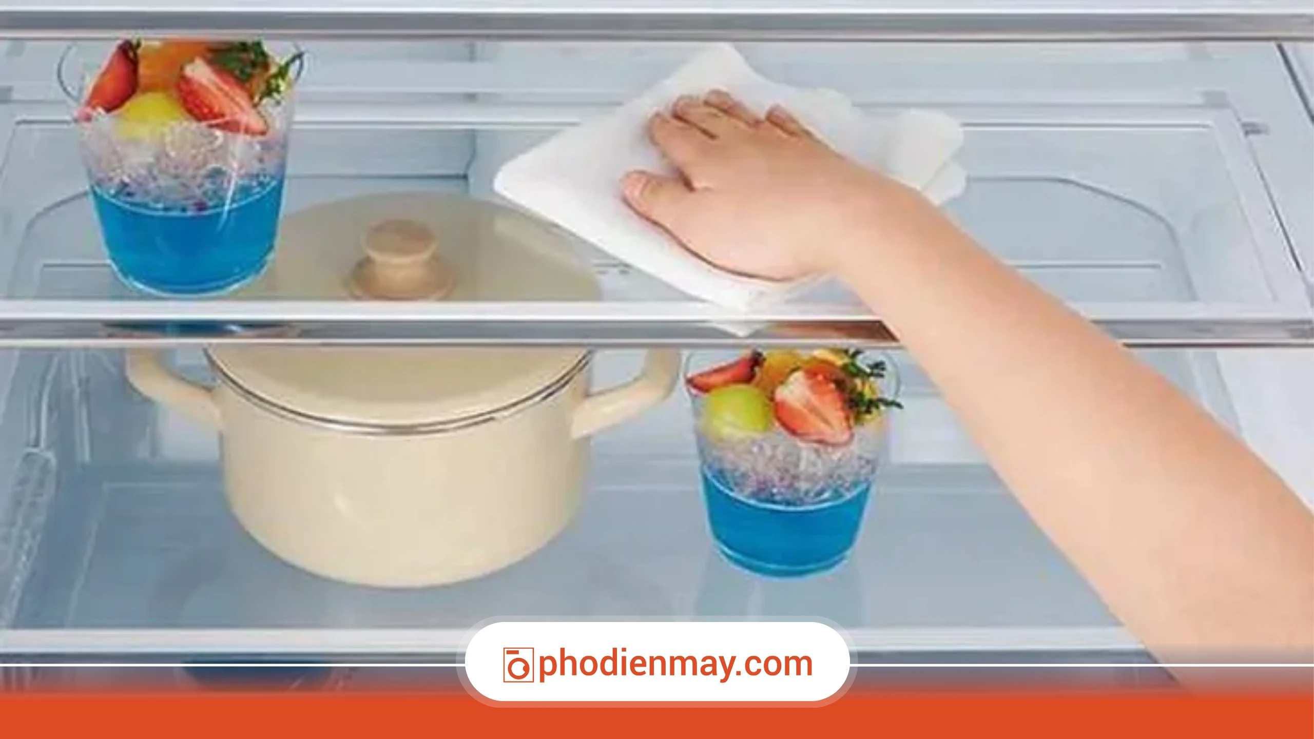 Mẹo giảm mùi hôi tủ lạnh bằng baking soda giúp hút mùi tự nhiên