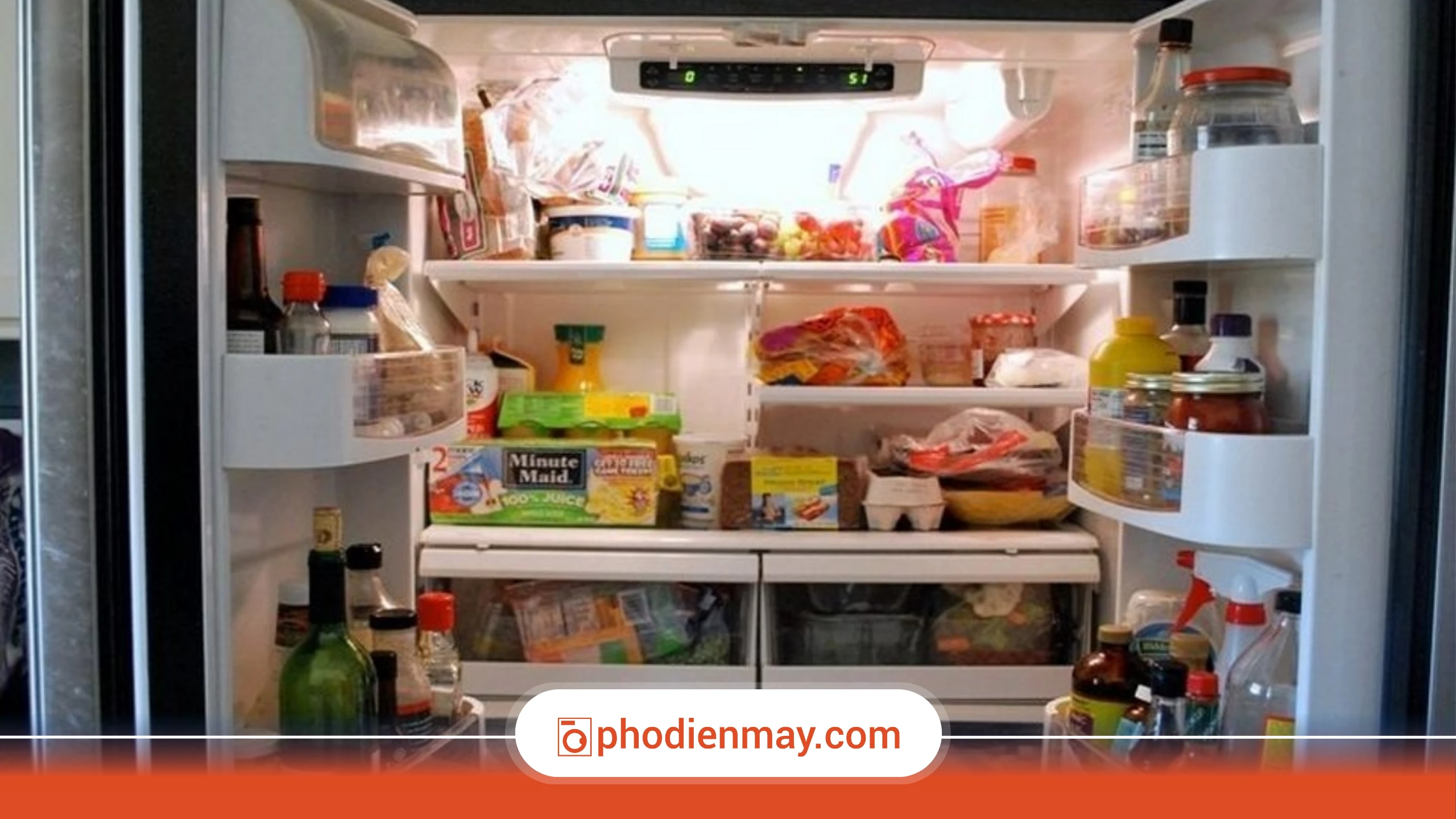 Thành tủ hoặc cửa tủ xuất hiện nhiều hơi nước
