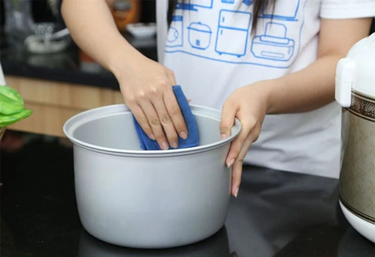 Cách Vệ Sinh Nồi Cơm Điện